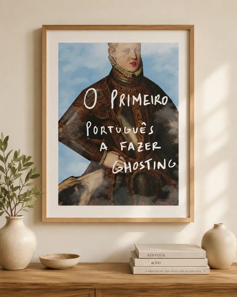 Ilustração satírica de Pedro Rodrigues com um retrato de D. Sebastião e a frase «O primeiro português a fazer ghosting», apresentada numa moldura de madeira.